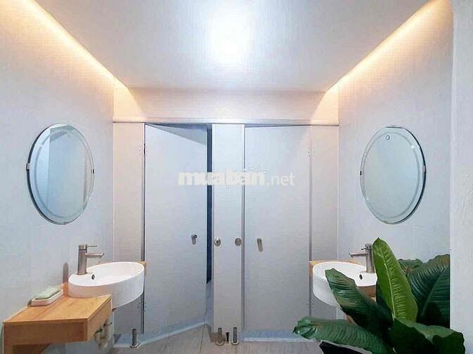 CCMN PHỐ TỨ LIÊN. 30M2. BAN CÔNG . THANG BỘ . GIÁ 4TR5