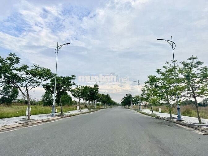 Bán gấp nền BH new city 100m2 sổ sẵn giá chỉ 1,550 tỷ bao hết thuế phí