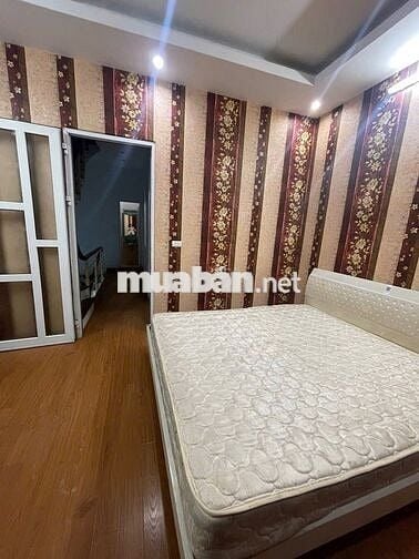 Nhà 110 Nguyễn Hoàng Tôn 50m2x 5 tầng 5pn 15tr
