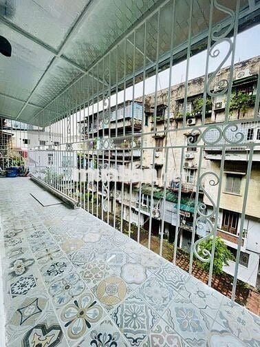 Bán căn hộ tập thể phố Cát Linh. 90M. 3 ngủ. Nhỉnh 5 tỷ.