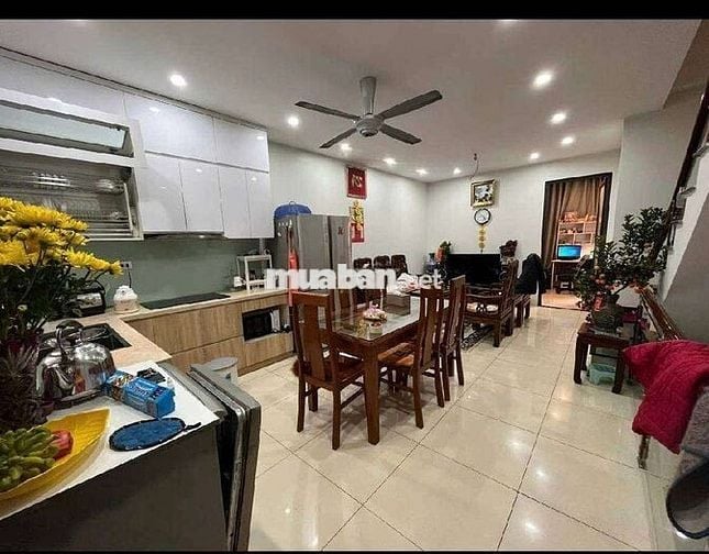Bán nhà Chủ tự xây- Phố Trạm- gần TTTM Aeon Long Biên