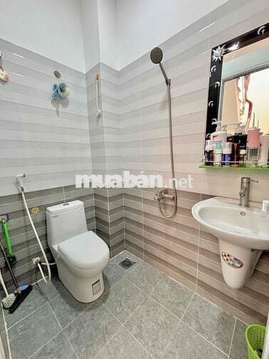 CHO THUÊ NHÀ MỚI 4PN 1 PHÒNG KHÁCH - 3TOILET KHU CHỢ PHẠM VĂN HAI
