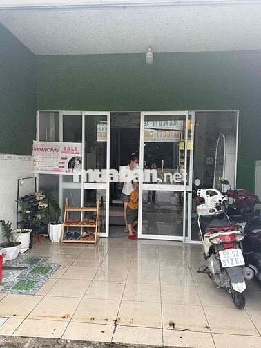 Mặt tiền Nguyễn Thị Kiểu kế trường Lê Văn Thọ