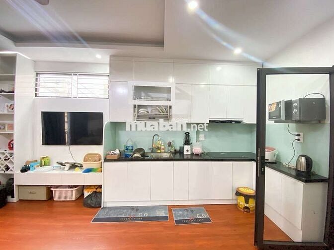 Nhà lô góc siêu thoáng , thang máy nhập , kinh doanh tốt
