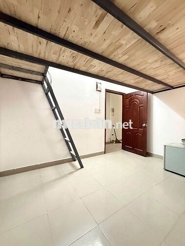 NGAY ETOWN ĐI BỘ CHỈ 2P  ĐỂ ĐI LÀM  DUPLEX CÓ MÁY LẠNH