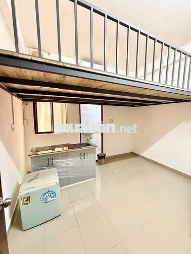NGAY ETOWN ĐI BỘ CHỈ 2P  ĐỂ ĐI LÀM  DUPLEX CÓ MÁY LẠNH