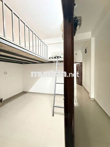NGAY ETOWN ĐI BỘ CHỈ 2P  ĐỂ ĐI LÀM  DUPLEX CÓ MÁY LẠNH