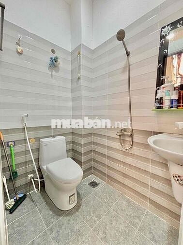 CHO THUÊ NHÀ NGUYÊN CĂN 4PN-3WC-2ST NGAY CHỢ PHẠM VĂN HAI