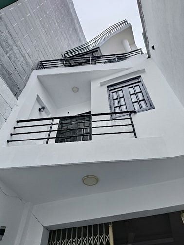  220 Nguyễn Văn Đậu P11, Q bình thạnh. DT sàn trên 100m2, 2 Lâù  ST