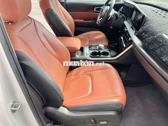 Kia Carnival Premium 2.2D 7S 2024 - 24000 km