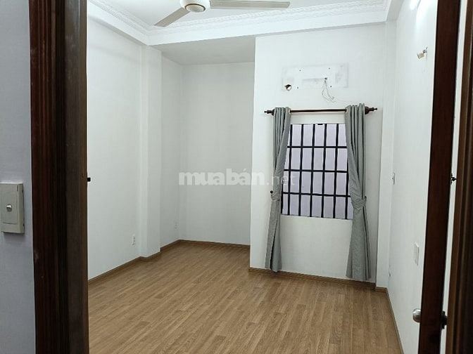  220 Nguyễn Văn Đậu P11, Q bình thạnh. DT sàn trên 100m2, 2 Lâù  ST