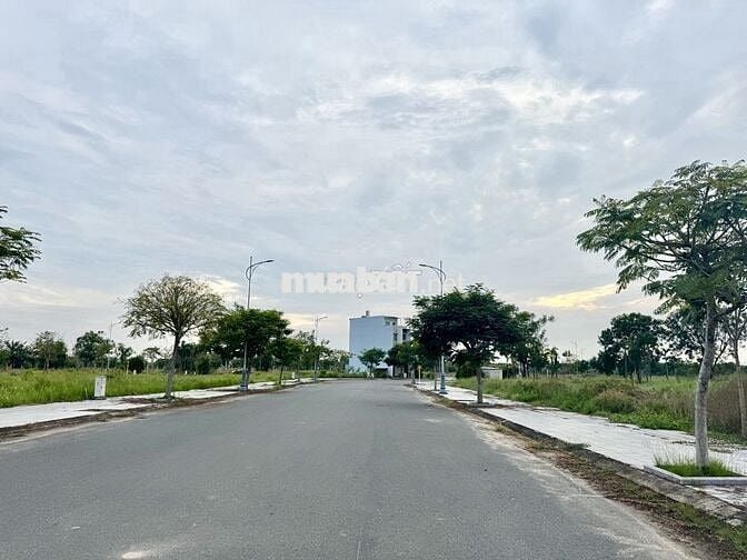 Bán gấp nền BH new city 100m2 sổ sẵn giá chỉ 1,550 tỷ bao hết thuế phí