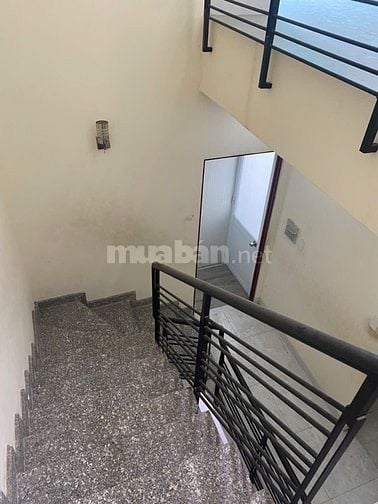 Cho thuê nhà nguyên căn hẻm xe tải