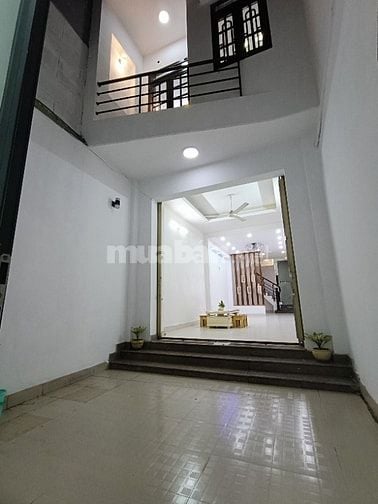  220 Nguyễn Văn Đậu P11, Q bình thạnh. DT sàn trên 100m2, 2 Lâù  ST
