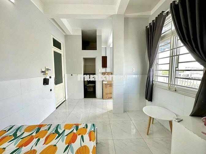 Giảm Giá Phòng Ban Công 35m2 Siêu Rộng Gần Bùi Đình Tuý Hàng Xanh