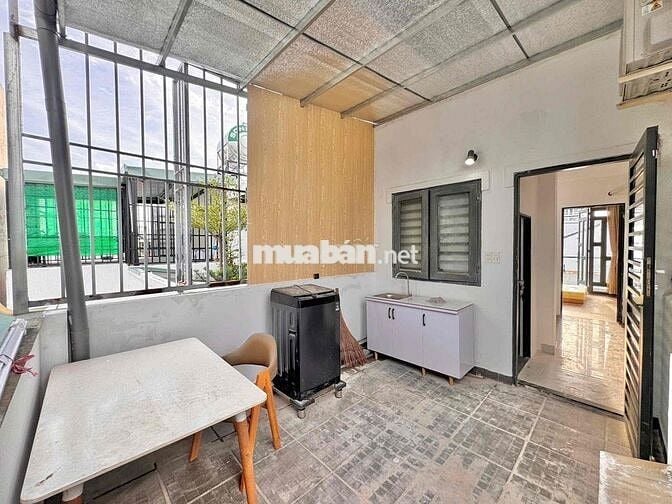 PENTHOUSE NGUYÊN TẦNG 40m2 VỚI BAN CÔNG RỘNG NGUYỄN HỒNG ĐÀO TÂN BÌNH
