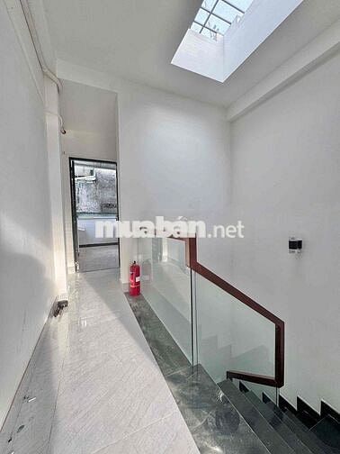 PENTHOUSE NGUYÊN TẦNG 40m2 VỚI BAN CÔNG RỘNG NGUYỄN HỒNG ĐÀO TÂN BÌNH