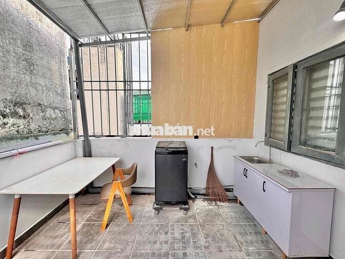 PENTHOUSE NGUYÊN TẦNG 40m2 VỚI BAN CÔNG RỘNG NGUYỄN HỒNG ĐÀO TÂN BÌNH