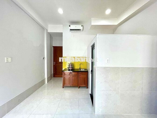 PHÒNG MỚI BAN CÔNG SIÊU THOÁNG GẦN CV LÊ THỊ RIÊNG Q10 AN NINH FULL NT