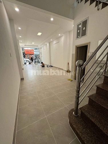 Cho thuê nhà 2 mặt tiền Trần Hưng Đạo, P.7, Q.5 giá 30tr