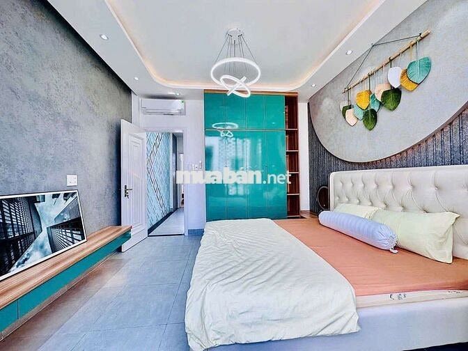 Ngôi Nhà 5 PN HXH đầy màu sắc và sang trọng