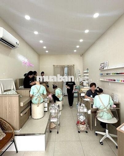 bán lại tiệm nail đang kinh doanh có lời Q7