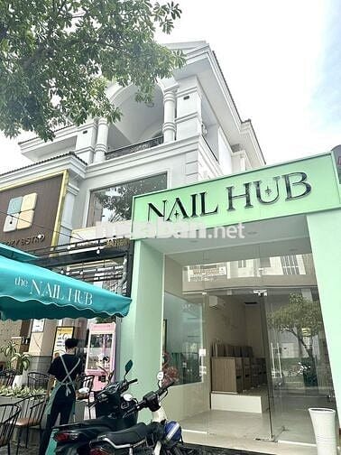 bán lại tiệm nail đang kinh doanh có lời Q7