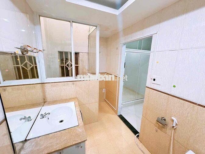 cho thuê phòng rộng rãi không chung chủ giờ tự do có bồn tắm máy lạnh