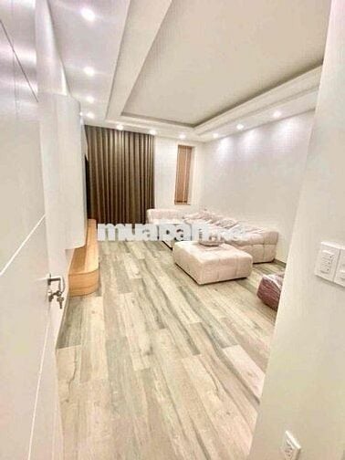 cho thuê nhà đẹp y hình 4 x 20 có 5pn 5wc sân thượng