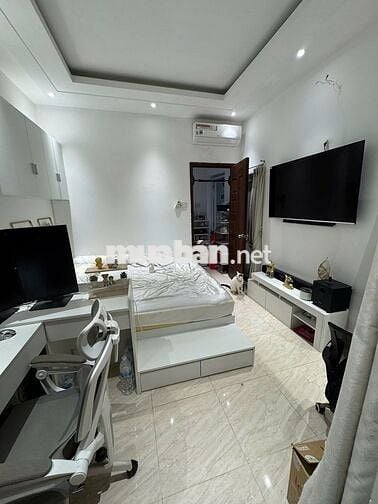 CHO THUÊ NHÀ Ở NGUYÊN CĂN QUẬN 4+119M2+4 PN + 3 WC + 64B Đg 6, P4, Q4