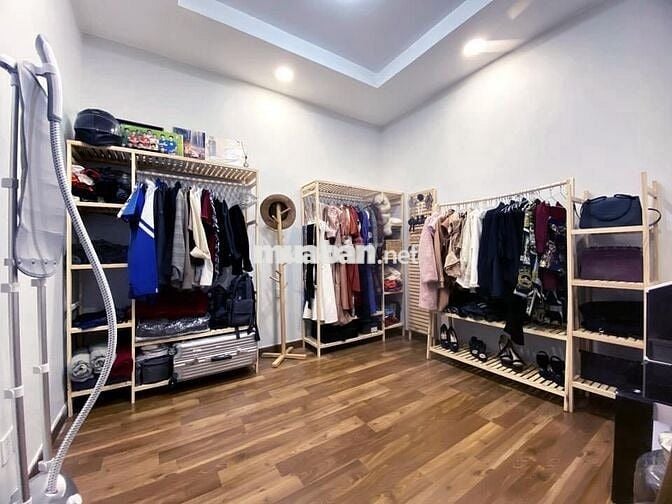 Cho thuê căn hộ 2PN,1WC, Gần Trung Tâm, Full Nội Thất