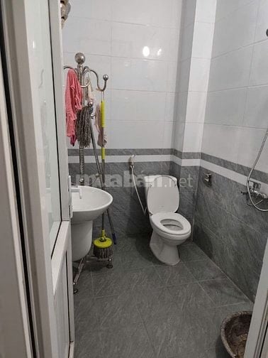 Cho thuê nhà 3 tầng full nội thất, 100m ô tô, 12triệu, gần 103