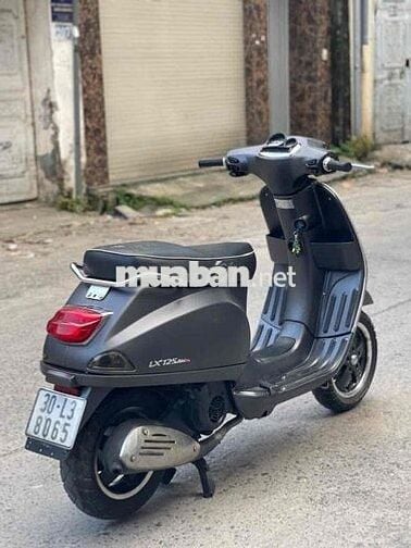 VESPA ĐÈN VUÔNG BIỂN HÀ NỘI