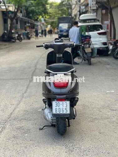 VESPA ĐÈN VUÔNG BIỂN HÀ NỘI