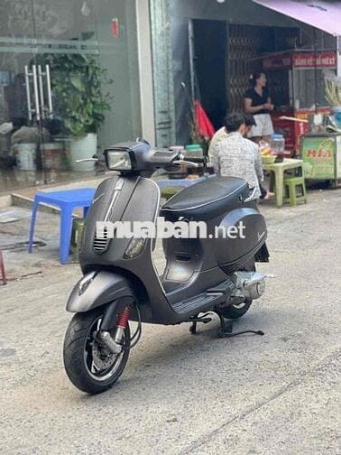VESPA ĐÈN VUÔNG BIỂN HÀ NỘI