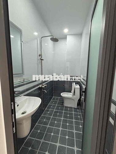 Nhà Như Lâu Đài - Giáp Tên Lửa - 48m2, 4 tầng , Hoàn Công - hơn 6ty