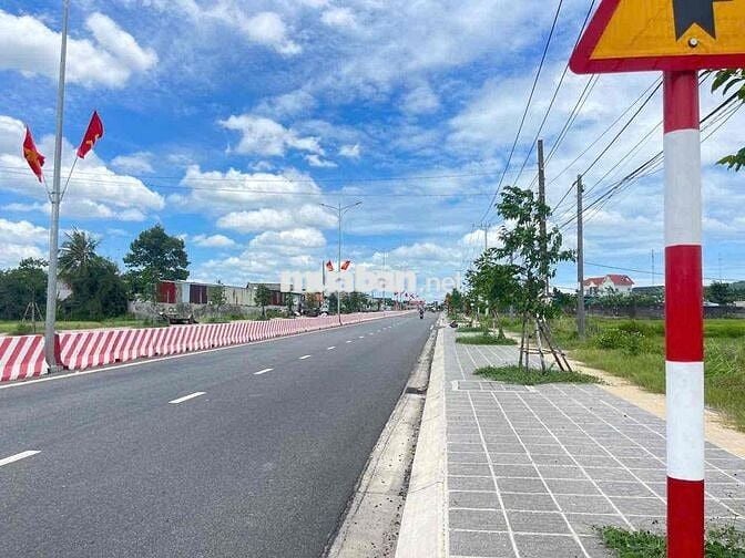 CHÍNH CHỦ  GỬI EM BÁN LÔ ĐẤT MẶT TIỀN 44 B  BÂY GIỜ LÀ ĐƯỜNG 996 C ,