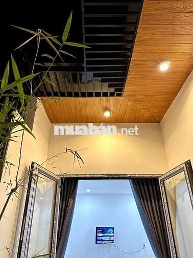 Cần bán nhà đẹp mặt tiền đường 7m5 lề 3m5