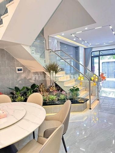 Nhà Đẹp Nguyễn Thiện Thuật, Quận 3 – Kinh Doanh Được, Hẻm Thông