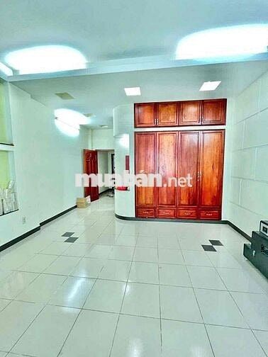 Cho thuê nhà nguyên căn đg 17B cạnh Aeon Mall 5x20m xây 4L giá 22tr