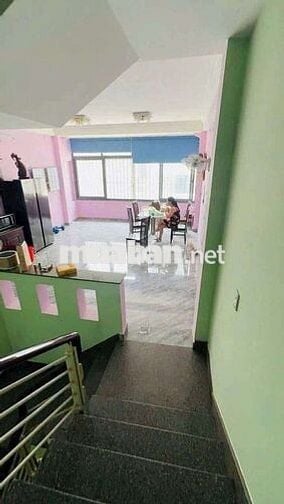 Nhà ngang 5m x 14,5m,đúc 5 tấm đường 6m thông xe hơi ngủ trong nhà