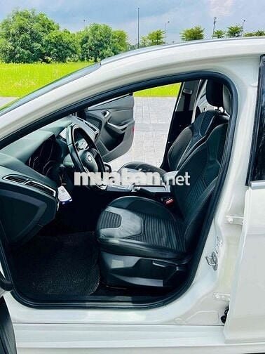 Tôi cần bán chiếc xe Ford Focus Sport 2018 1.5AT