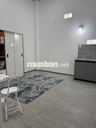PHÒNG NỘI THẤT BAN CÔNG GẦN LÀNG ĐẠI HỌC, KTX KHU B