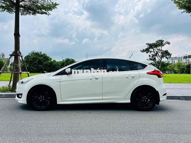 Tôi cần bán chiếc xe Ford Focus Sport 2018 1.5AT