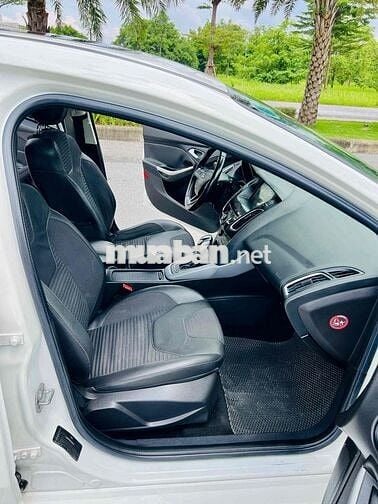 Tôi cần bán chiếc xe Ford Focus Sport 2018 1.5AT