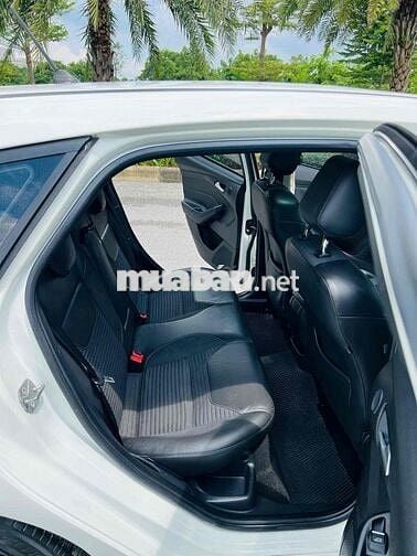 Tôi cần bán chiếc xe Ford Focus Sport 2018 1.5AT