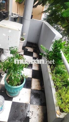 Dư 2 phòng trống 25m2 và 40m2, mặt tiền nhà phố Q.BT