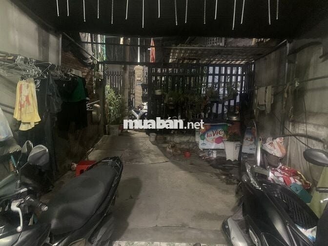 Nhà c4 dt 80m2 kế bên  chung cư thương mại sầm uất 4ty150. Linh xuân