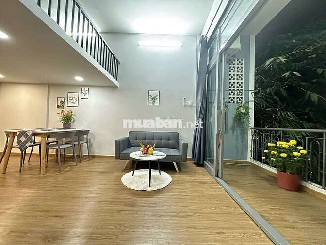 Cho thuê duplex ban công siêu rộng cạnh nhà hát Hoà Bình