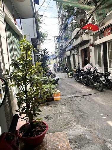 Bán nhà hẻm 676/ Võ Văn Kiệt p1q5